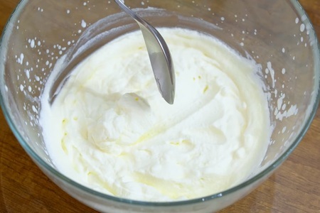 Фото к рецепту: Сливки 33% из молока и масла, в домашних условиях
