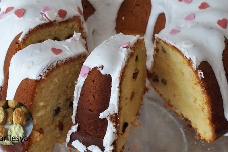 Фото к рецепту: Творожный кекс с изюмом и сахарной глазурью на желатине