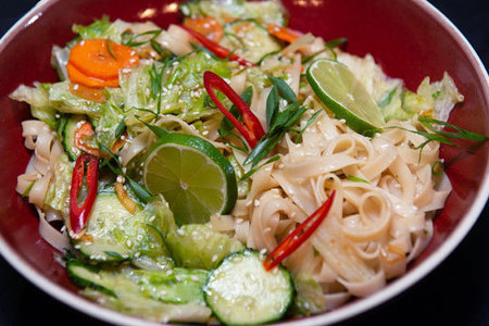 Фото к рецепту: Вьетнамский салат