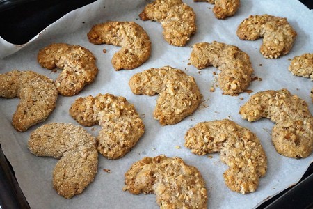Фото к рецепту: Ореховое печенье на белках/ораснице
