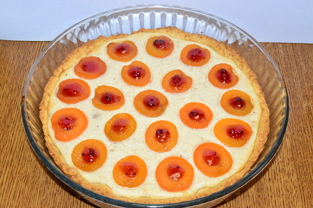 Фото к рецепту: Абрикосово-творожный пирог с миндалём
