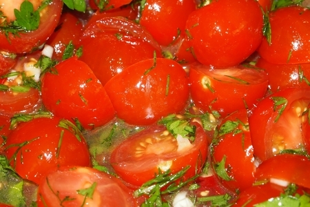Фото к рецепту: Маринованные помидоры за 5 минут