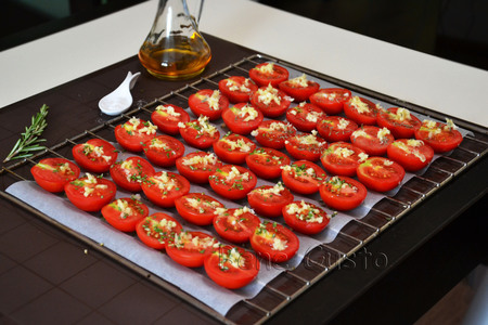 Фото к рецепту: Вяленые помидоры по итальянскому рецепту