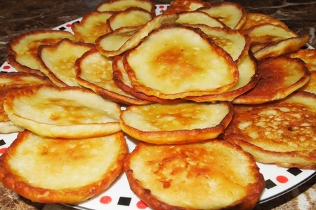 Фото к рецепту: Оладушки из кабачков и яблок