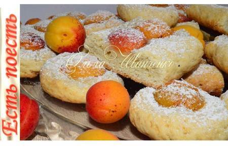 Фото к рецепту: Печенье рассыпчатое с фруктами /абрикосами/
