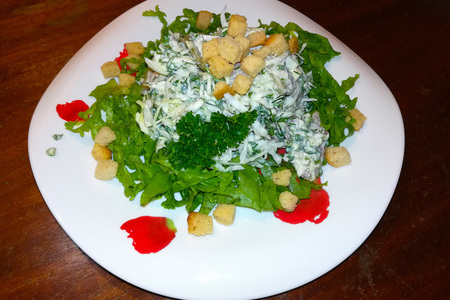 Фото к рецепту: Салат с сельдью и капустой