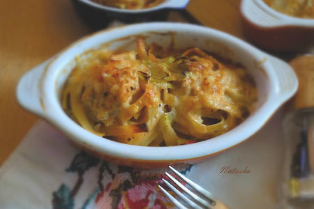 Фото к рецепту: Тальятелле с фаршем, запечённые под сыром#италия