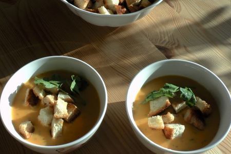 Фото к рецепту: Вкусный полезный суп-пюре из тыквы