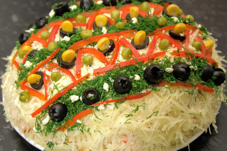 Фото к рецепту: Праздничный салат с курицей