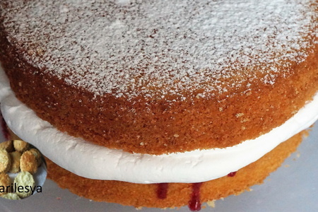 Фото к рецепту: Бисквитный торт королевы виктории