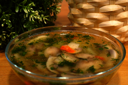 Фото к рецепту: Легкий грибной суп