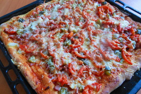 Фото к рецепту: Пицца из бездражжевого теста