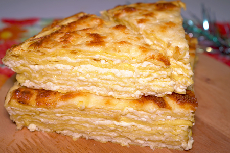 Фото к рецепту: Пирог из лаваша с творогом и сыром