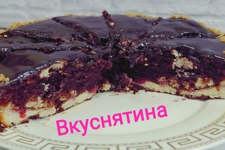 Фото к рецепту: Брауни, шоколадный пирог с творогом и вишней