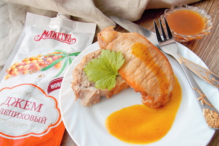 Запеченая свиная корейка с облепихово-апельсиновым соусом "махеевъ", 23 февраля