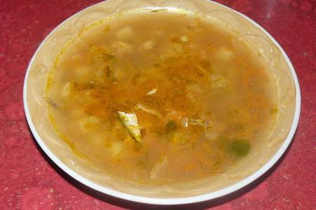 Фото к рецепту: Суп с килькой в томатном соусе