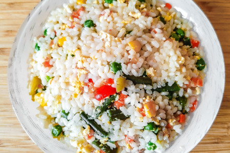 Самый простой рецепт риса с овощами и яйцом