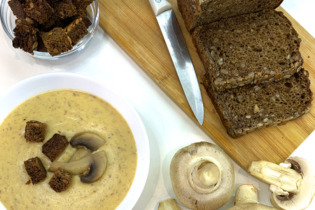 Фото к рецепту: Суп пюре с грибами и гречкой