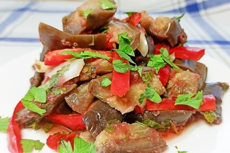 Фото к рецепту: Холодный салат с баклажанами