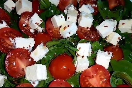 Фото к рецепту: Салат с сыром фета
