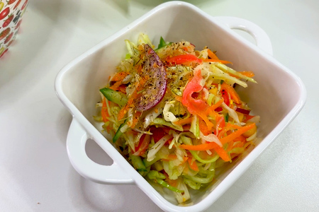 Фото к рецепту: Имбирный салат из капусты
