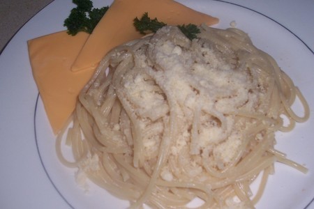 Спагетти в сливочном соусе и сыром пармезан