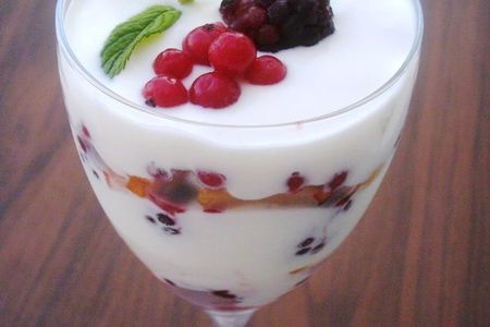 Фото к рецепту: Фруктовый десертик с йогуртом
