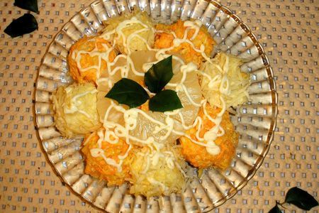 Фото к рецепту: Сыр  с  ананасом