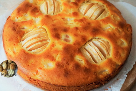 Фото к рецепту: Бабушкин яблочный пирог, без миксера