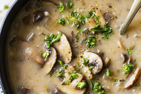 Фото к рецепту: Ароматный грибной суп за 15 минут