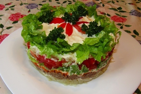 Фото к рецепту: Слоеный салат с тунцом