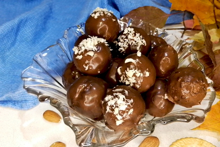 Фото к рецепту: Тыквенные конфеты в шоколадной помадке
