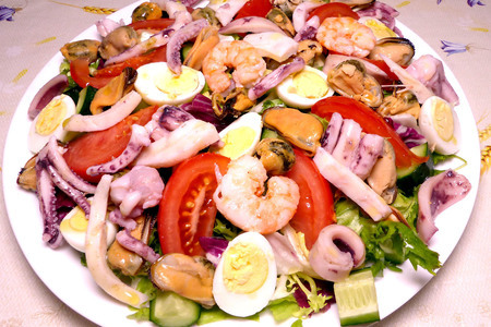 Салат ассорти с морепродуктами