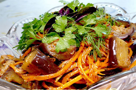 Фото к рецепту: Баклажаны с морковью по-корейски