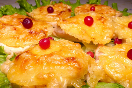 Фото к рецепту: Куриное филе с ананасами