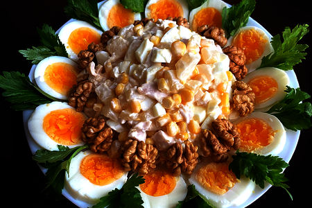 Фото к рецепту: Салат с курицей и ананасами