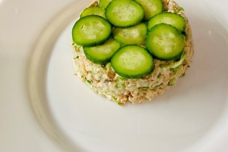 Фото к рецепту: Простой салат с горбушей