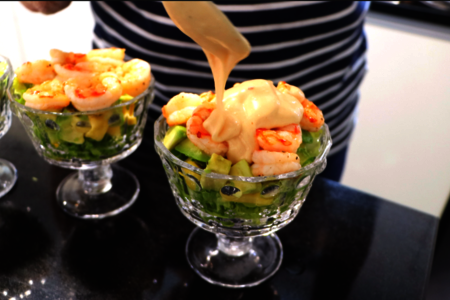 Фото к рецепту: Салат с креветками и авокадо