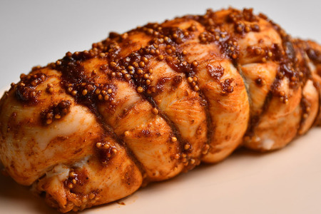 Фото к рецепту: Пастрома - сочное куриное филе в духовке