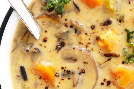 Фото к рецепту: Бархатный грибной суп из сушеных грибов