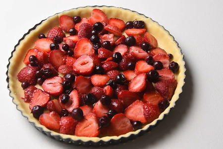 Фото к рецепту: Тёртый пирог с ягодами