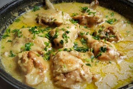 Фото к рецепту: Курица в сливочном соусе