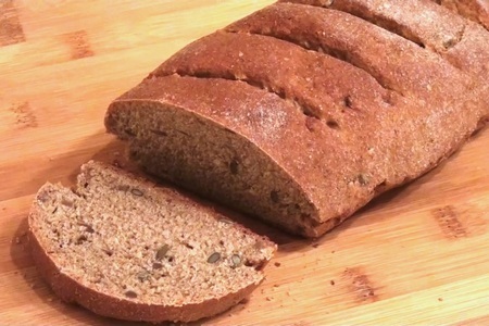 Бездрожжевой пшенично-ржаной хлеб с семенами