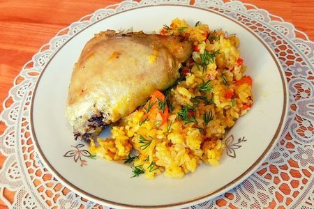 Фото к рецепту: Курица с рисом и овощами в духовке