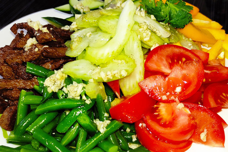 Фото к рецепту: Овощной салат с мясом
