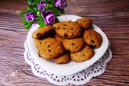 Фото к рецепту: Цельнозерновое печенье с шоколадом
