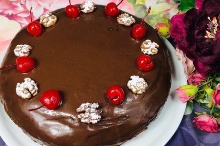 Фото к рецепту: Торт для семьи "шоколадно-вишневый рай"