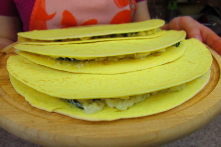 Фото к рецепту: Тортилья с фетой и шпинатом