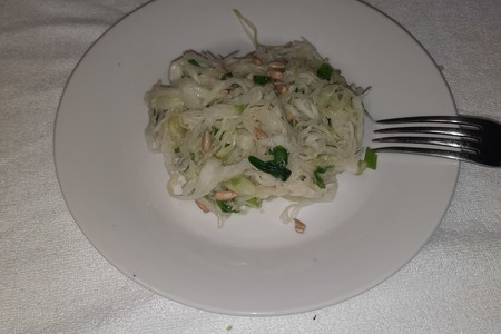 Салат из свежей капусты с семечками / витаминный салат из свежей капусты