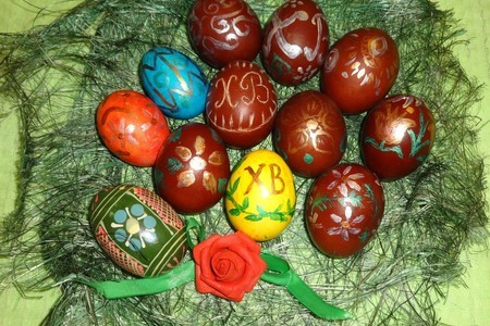 Пасхальные яйца-крашенки, расписанные красками #пасха2021